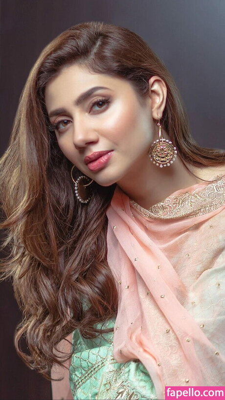 Mahira Khan naked star pictures