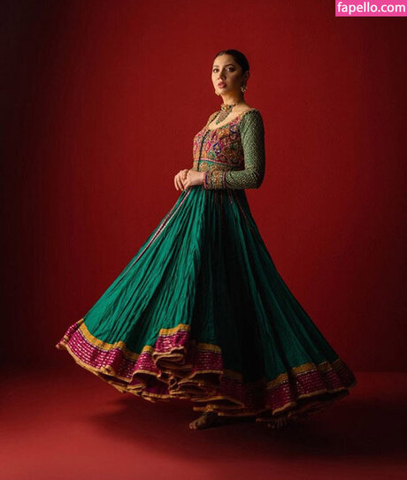 Mahira Khan sexy actress pic