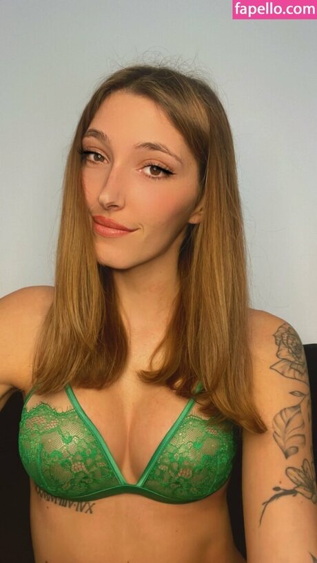 Stella Vegas naked actress img