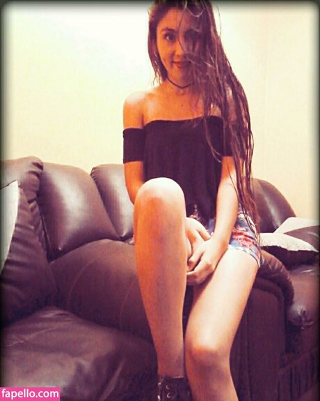 Nicole Dayana sexy model pics