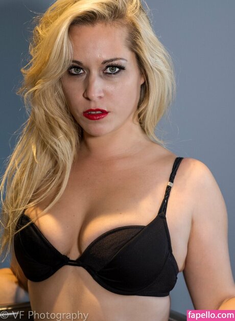 Eve On Adultfolio xxx pornstar galleries