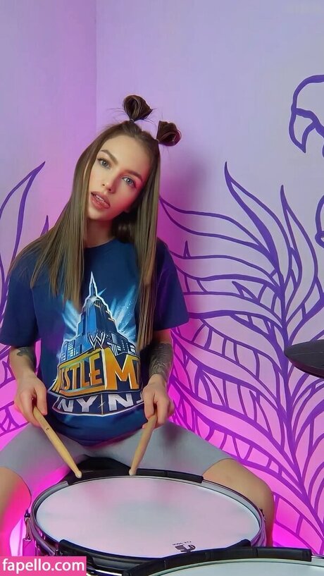 Kriss Drummer erotic model photos