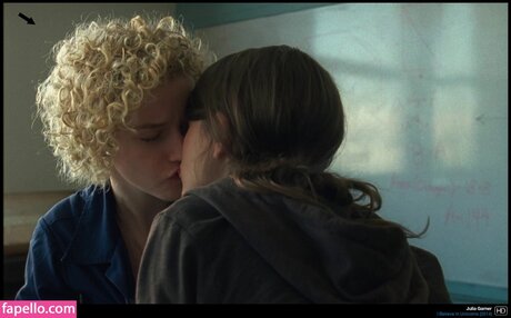 Juliagarner art model picture