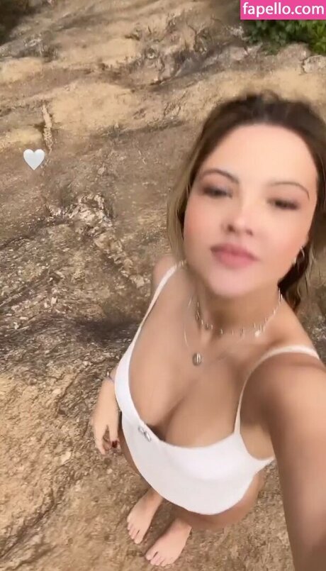 Julia Gomes star top image