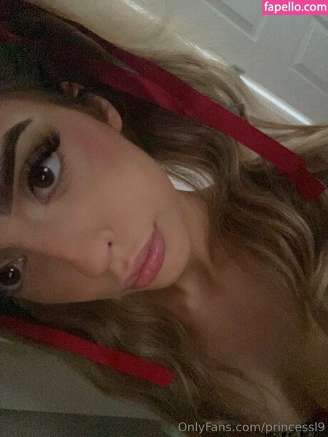 Leah Grace hot actress galleries