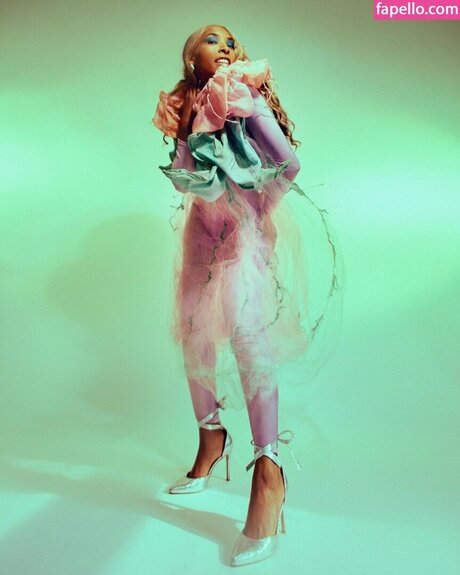 Spellling nudes model pictures