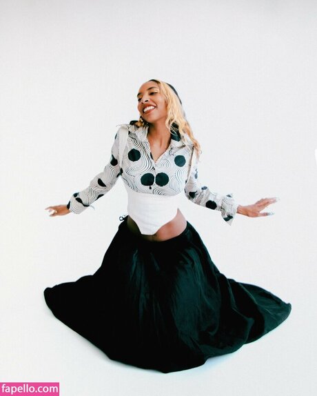 Spellling hot pornstar pic