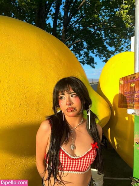 bunneicutei model erotic picture