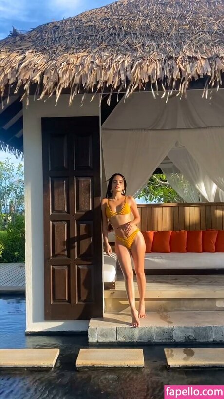 Carol Macedo model free image