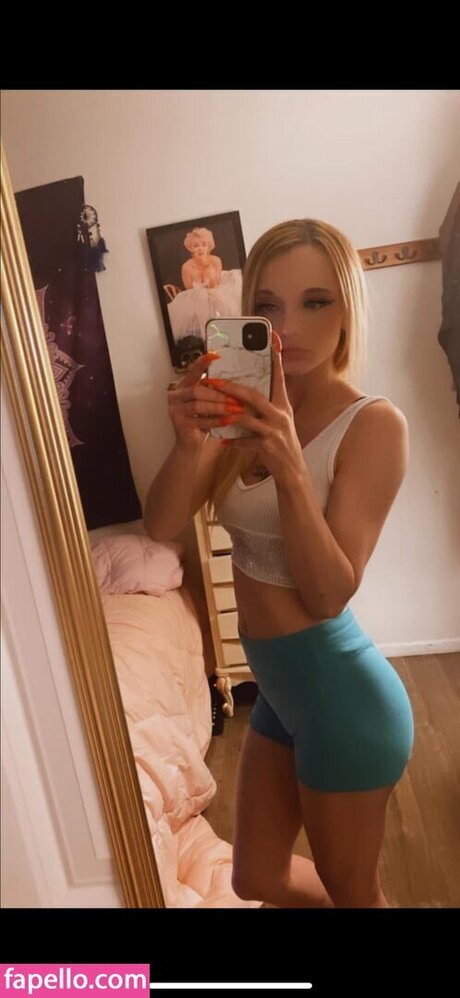 Kelly Lyn pornographic model galleries