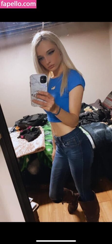 Kelly Lyn nude pornstar pictures