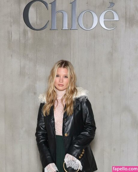 Rain Spencer porn model pic