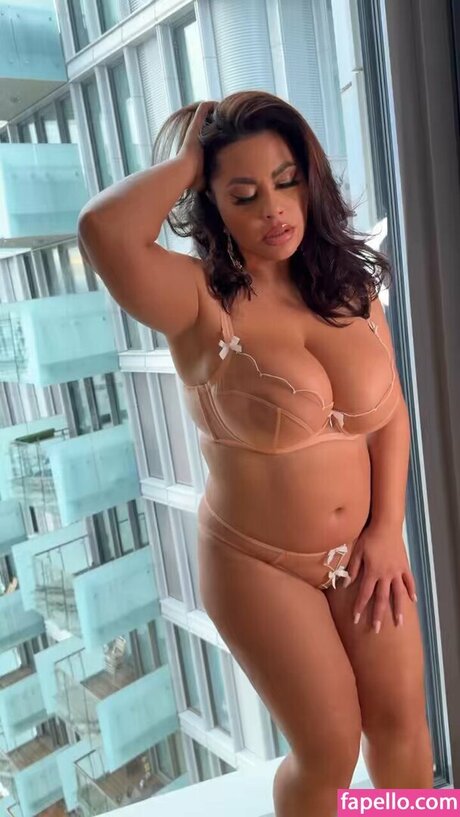 Coco Rains nice star pic