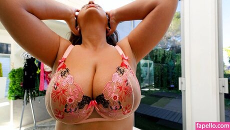 Coco Rains beautiful actress images