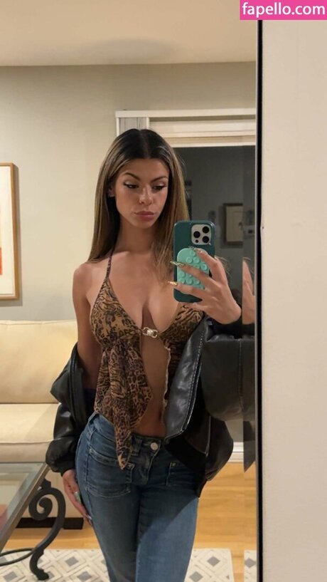 Julia Carrano naked model images