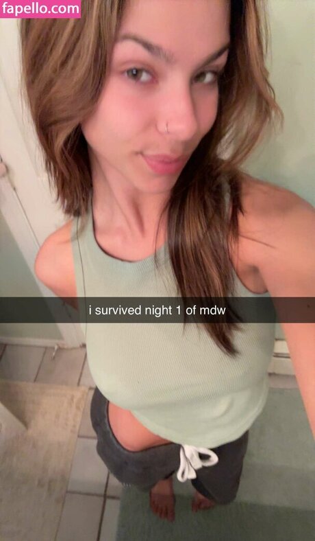 Julia Carrano model top photo