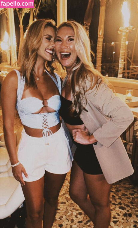 Sydney Segars naked model pic