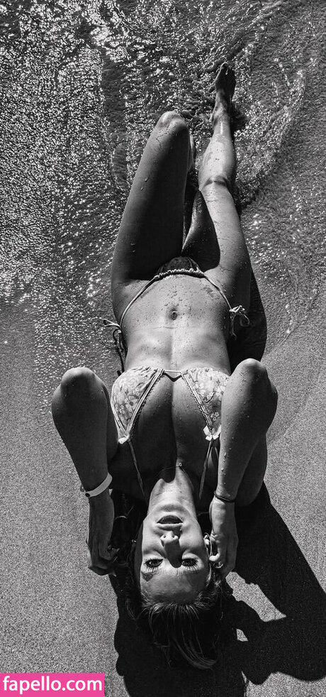 Sydney Segars model naked galleries