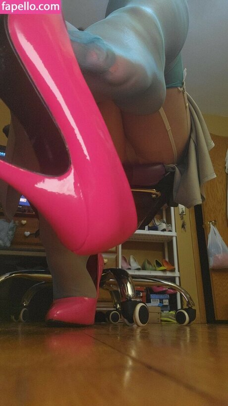 Nylonsandsocks model nice pic