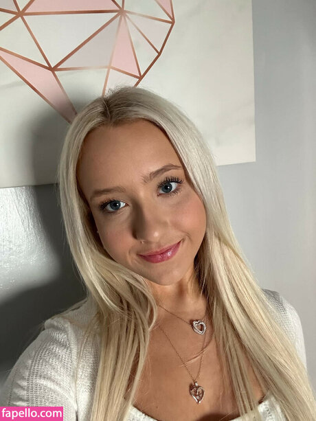 Lexi Booker exclusive actress picture