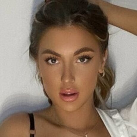 Chloe Hill hot model photos