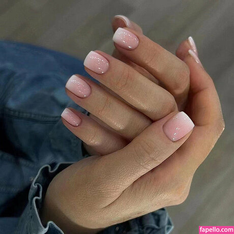 Essie Bone hd model image