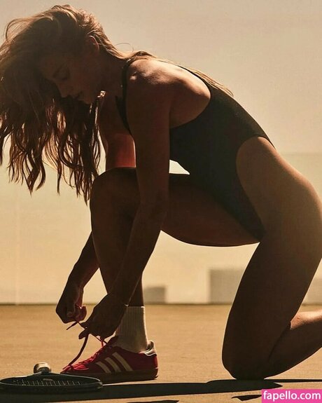 Olivia Elliott sex model photos