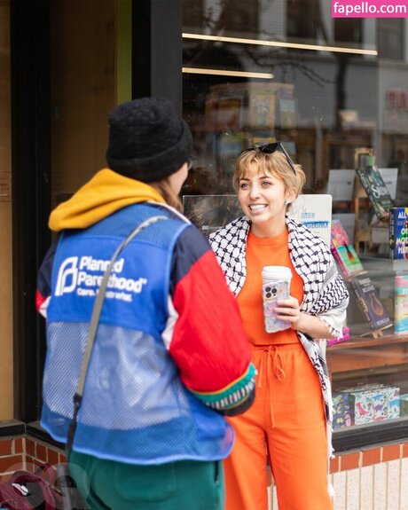 Kat Abughazaleh naked star image