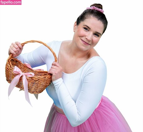 Caitlin Claessens model art photo