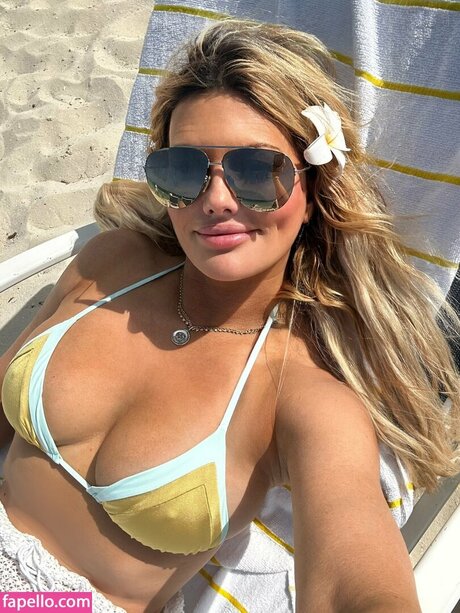 Courtney Hansen star adult photos