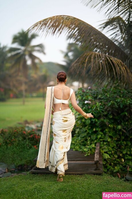 Malavika Mohanan high quality model pictures