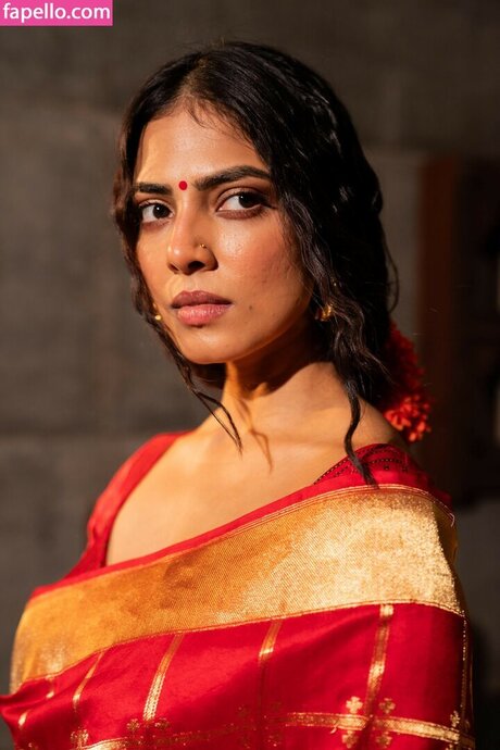 Malavika Mohanan pornographic star picture