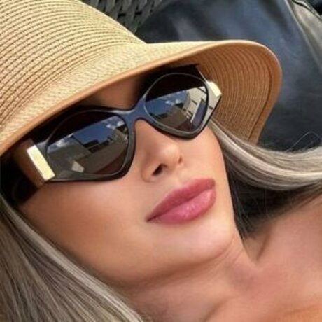 Marireis nudes model img