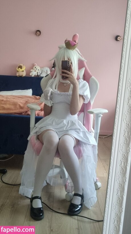 leikyu model naked image