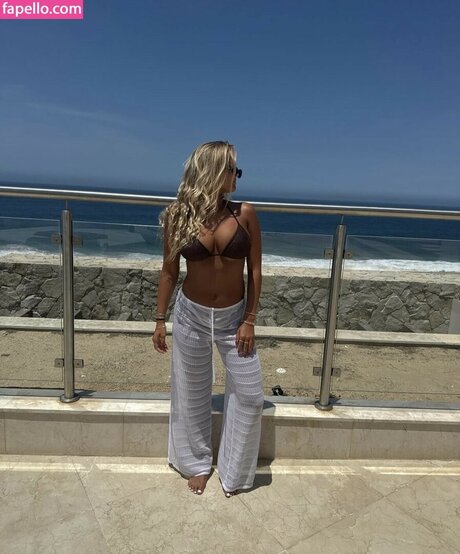 Avery Bracher nude star picture