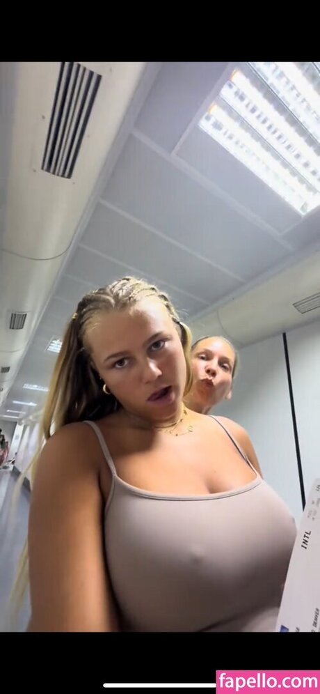 Avery Bracher pretty model pictures