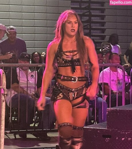 Fallon Henley xxx model gallery