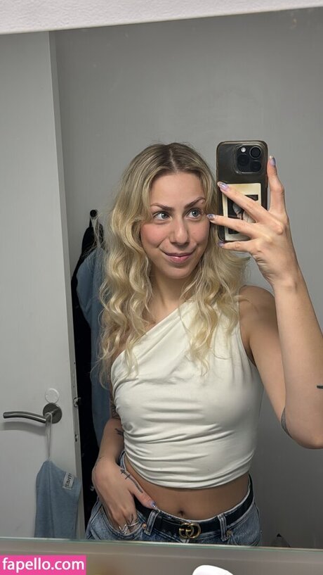 Marie Watson naked model photo