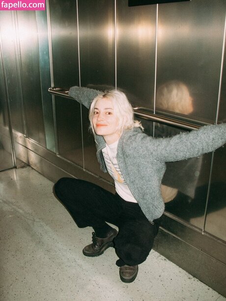 Emma Proulx nude model pics