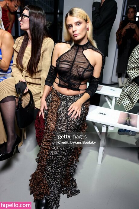 Maelle Pistoia erotic model gallery