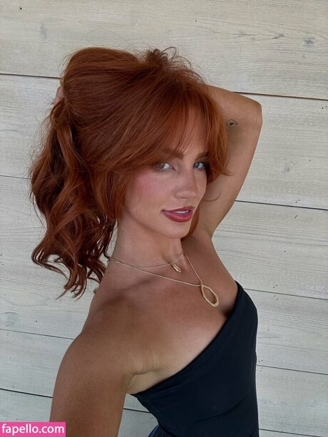 Julia Hatch star pictures