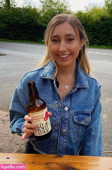 Chlo Matt model naked images