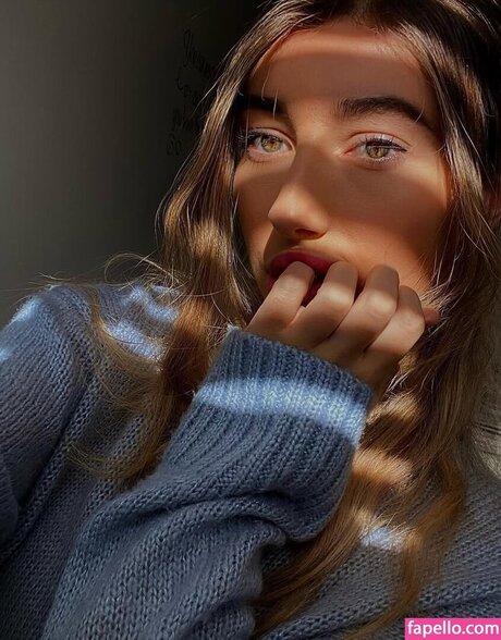 Chlo Matt art model picture