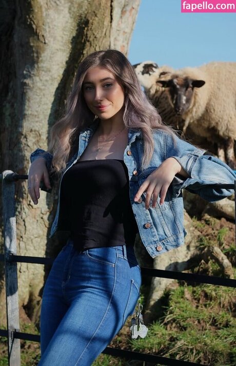 Chlo Matt Profile Photo