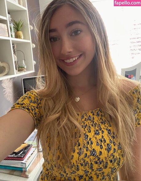 Chlo Matt pretty model galleries