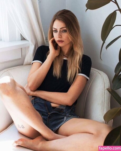 Maddie Phillips model nudes images