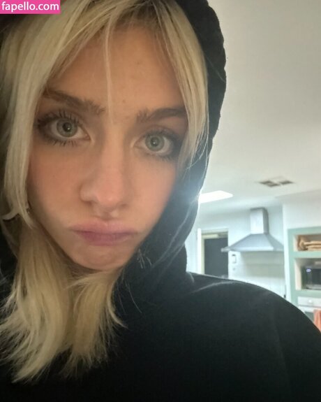 Maddie Phillips model nice image