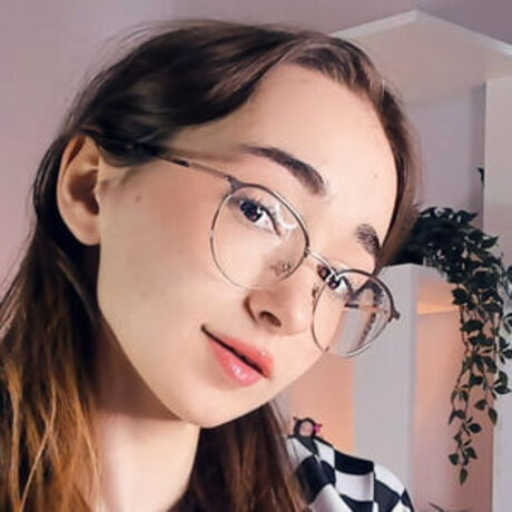 Polly Bee model erotic pictures