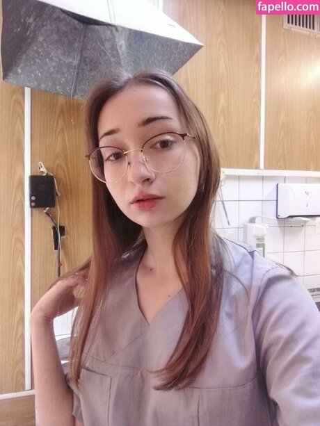 Polly Bee beautiful actress picture