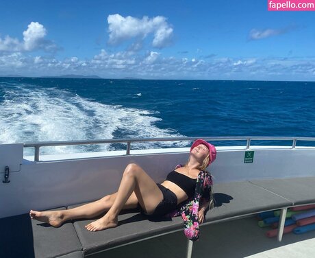 Billie Lourd star erotic image